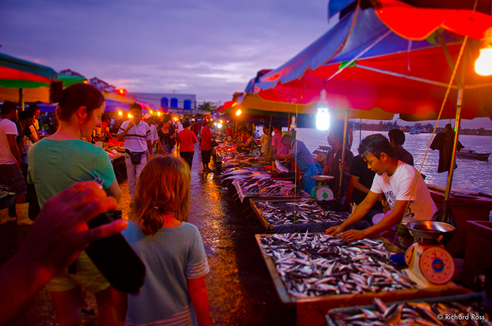A fish market in Borneo is filled with dead versions of fish we commonly keep in the hobby. Photo by Rich Ross.