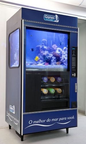 Vending machine with live reef tank display